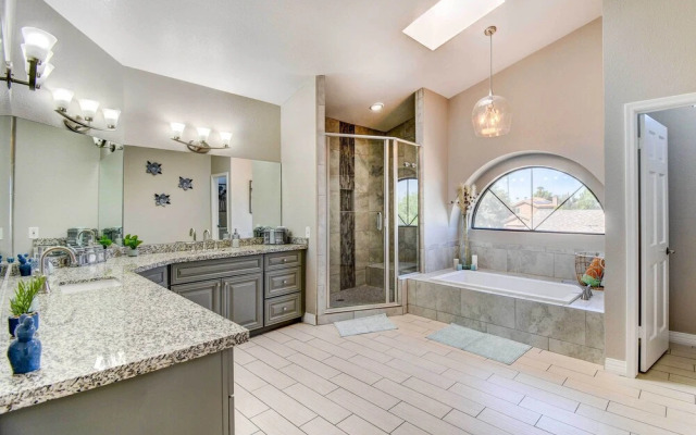 Private Pool, Grill: Upscale Scottsdale Retreat!