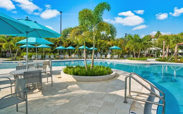 Casa Lucia Lakeview 3 Bedroom Condo by RedAwning