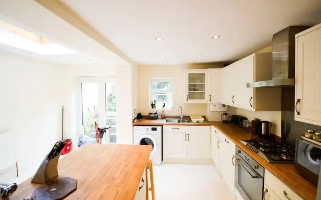 Lovely Home In Bath Close To Oldfield Station