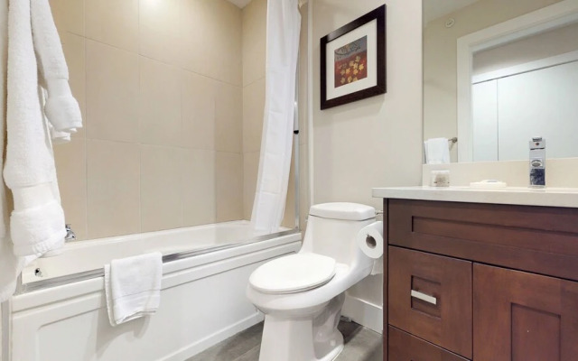 Harrison Lake View Suites