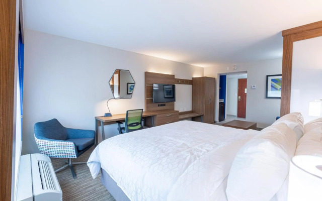 Holiday Inn Express And Suites Arlington North - Stadium Area by IHG