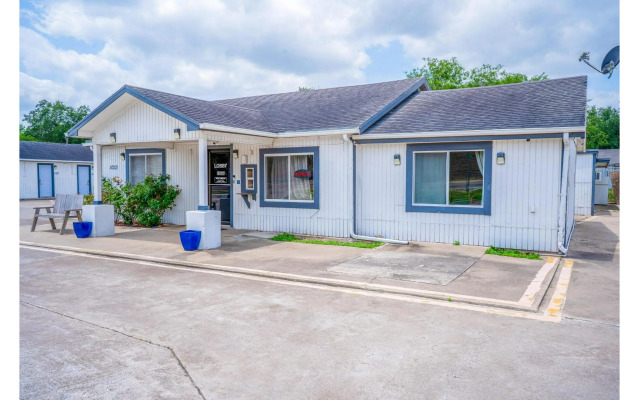 OYO Budget Inn Falfurrias Hwy 281