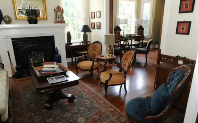 Clevedale Historic Inn and Gardens