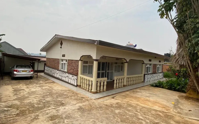 Captivating 4-bed House - Garden & Free Parking
