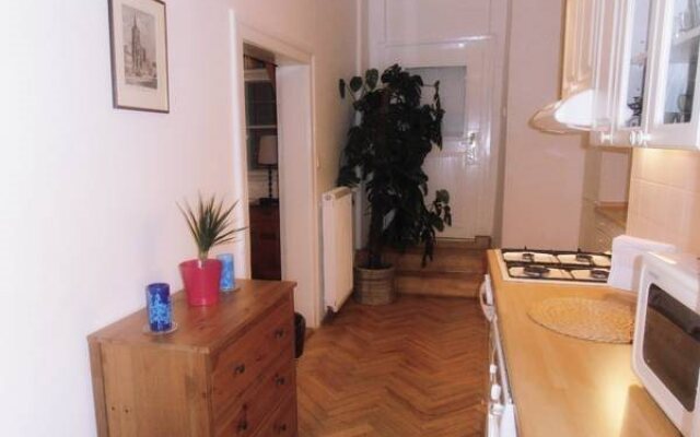 Golden Apple Apartments