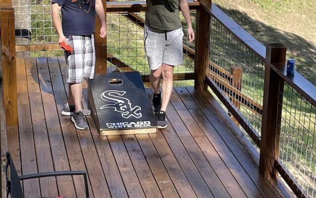 South Side Serenity 2 Bedroom Cabin by RedAwning