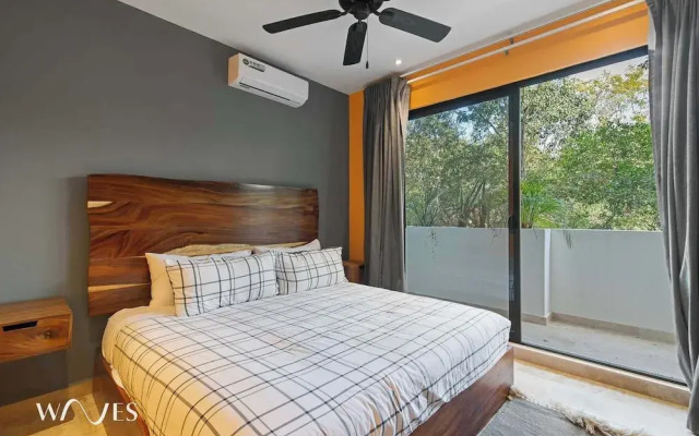 1 Br. LX Amenities Prime Location