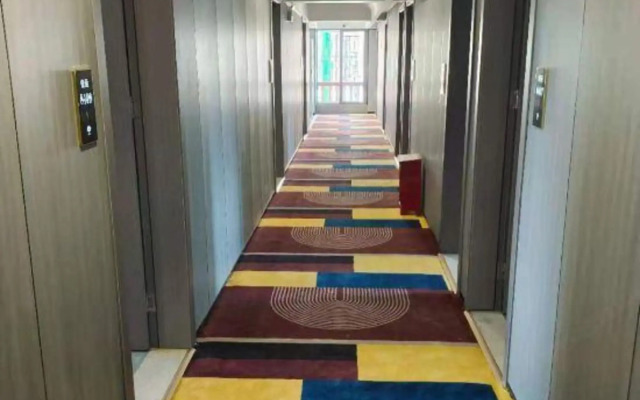 Jiayun Hotel (Shenzhen Longhua subway station store)