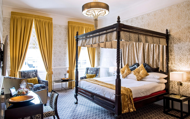 The Maids Head Hotel