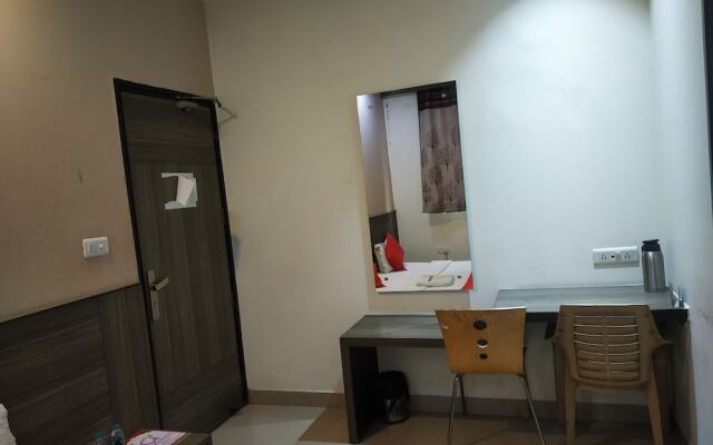 ADB Rooms Glance Inn Laxmi Nagar