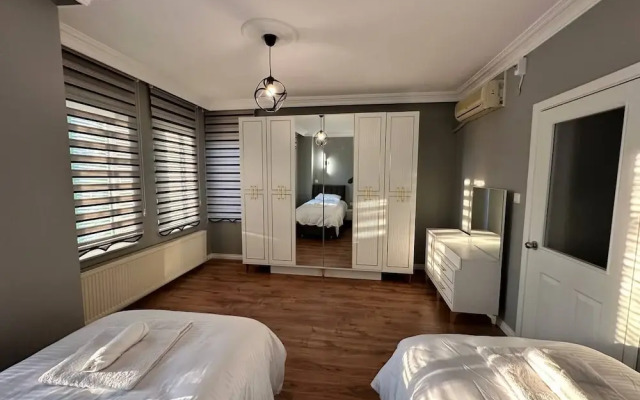 Yeşil Panjurlu Villa Otel