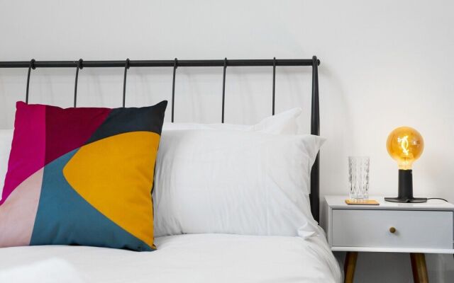 The Coach House Whitchurch Village