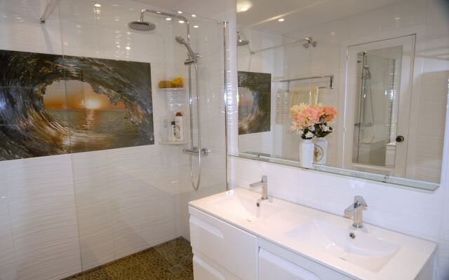 Beautiful Town House With Air Conditioning In Secure Urbanisation Internet