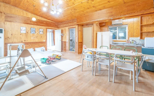 Yeosu Hi Mom Kids Family Pension Black