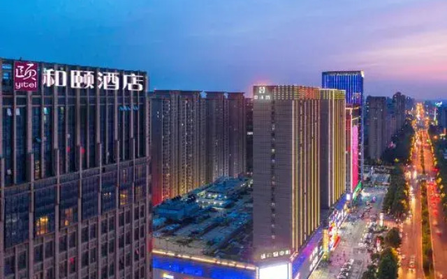 Hilary International Hotel (Zhonghuan City, Exit near Fanhua Avenue Metro Station)