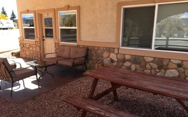 Mountain Ridge Cabins and Lodging