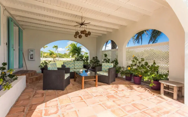 Coralito Bay Suites & Villas