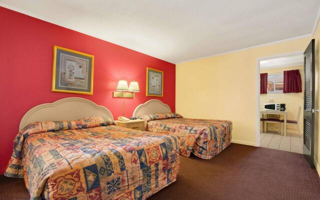 Royal Palace Inn & Suites