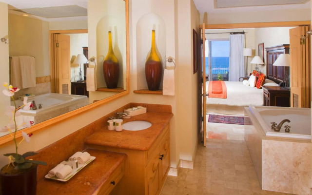 Villa La Estancia Residences