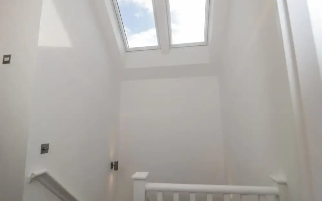 Agua de Plata, 16 Wakeling Island, Silverlake