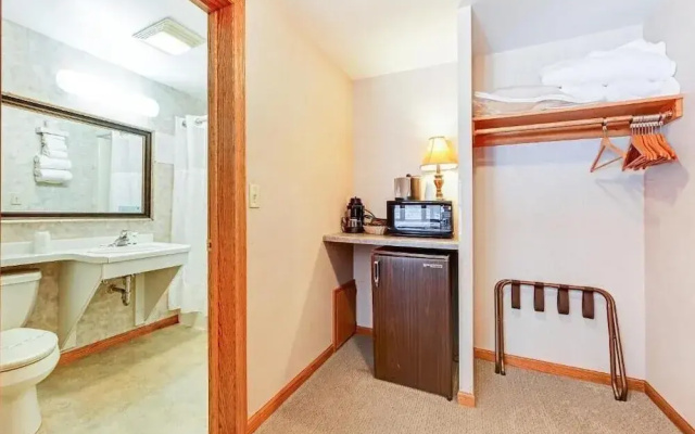 Chanticleer Inn