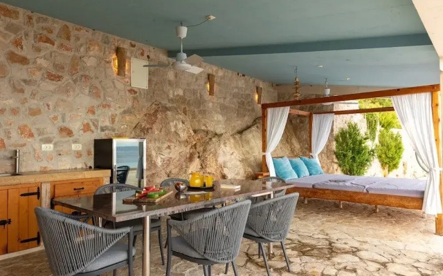 Stone Houses Dingač