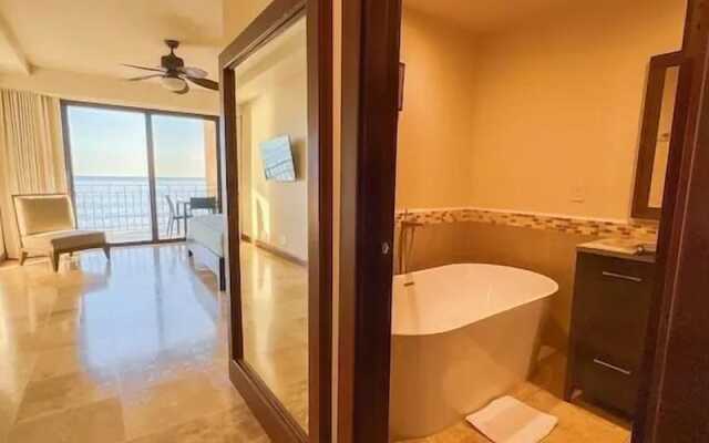 Seaview Oasis 1-BRSuite in Croc's casino