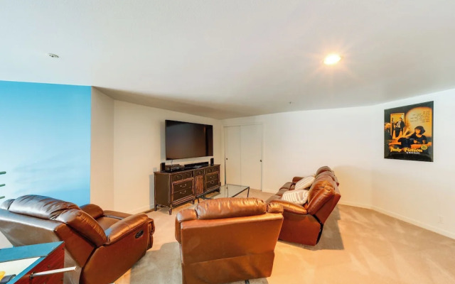 Beautiful Condo w/ Balcony on Lake Chelan!