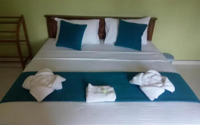 Yoho Peacock Home Stay