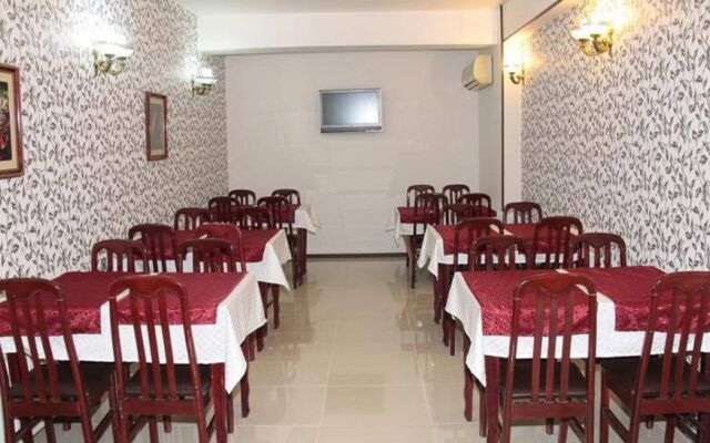 Avand Hotel
