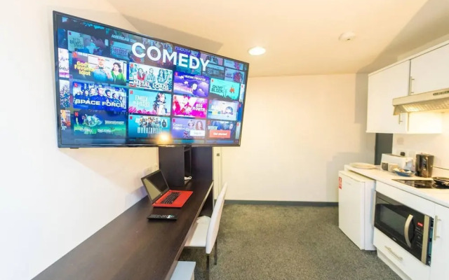 Spacious Comfortable Studio Near the University