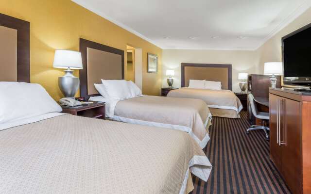 Days Inn by Wyndham Pensacola - Historic Downtown