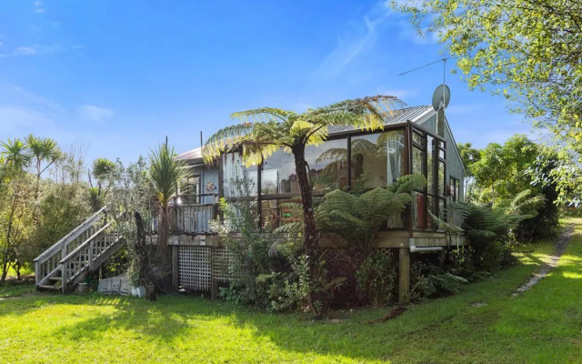 Riverview Retreat - Cooks Beach Holiday Home