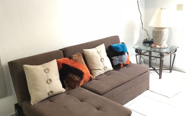 Oversize Studio close to the Beach/Airport