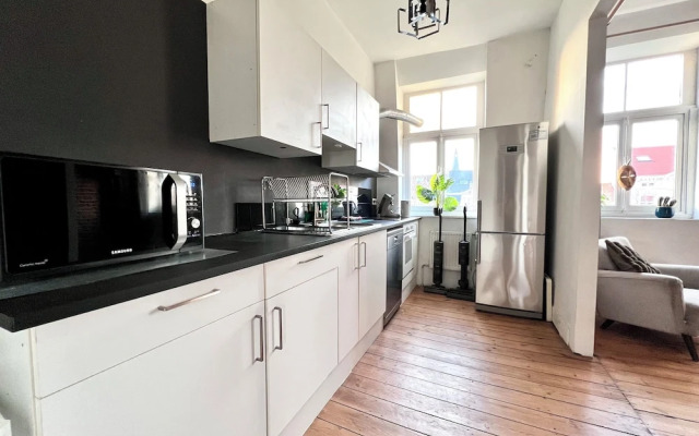 Spacious Family Apartment Midi