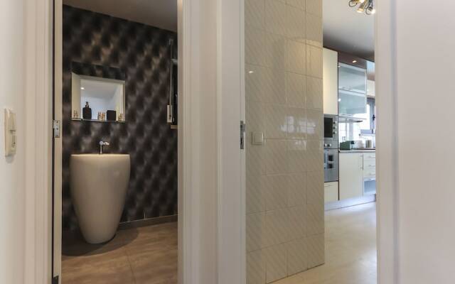 Parede Villa With Pool by Homing