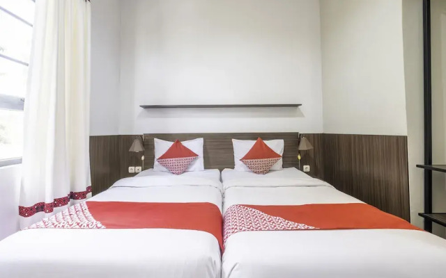 OYO 535 Cileunyi Residence