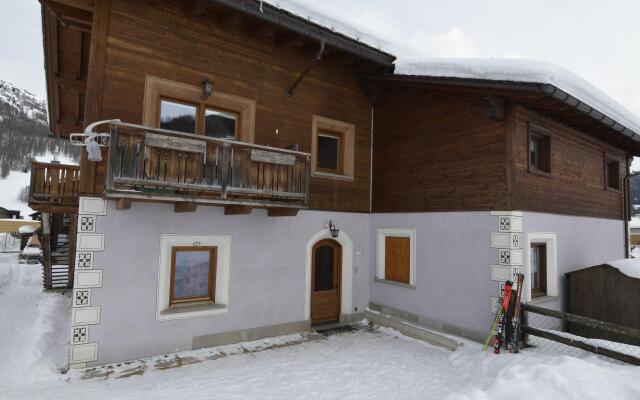Enticing Holiday Home in Livigno near Ski Area
