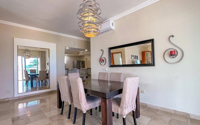 Fantastic beachfront 2 bedroom apartment