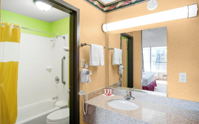 Quality Inn & Suites Orlando Airport