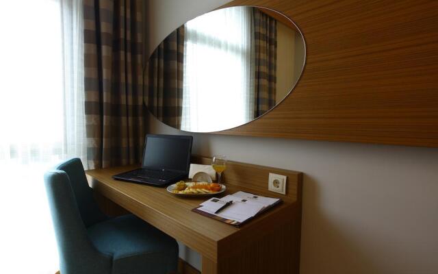 Ela Hotel