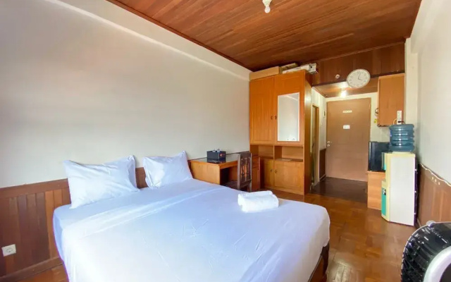 Cozy & Artistic Studio at Pinewood Jatinangor Apartment
