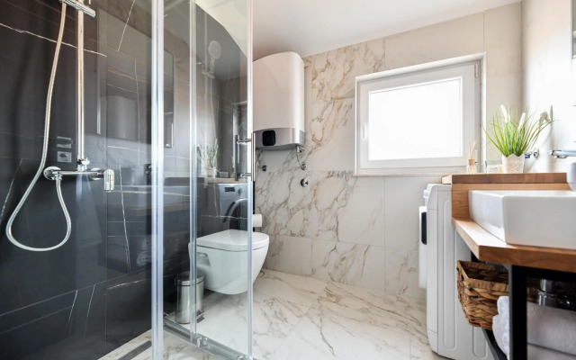 Modern holiday apartment "Libra" with swimming pool