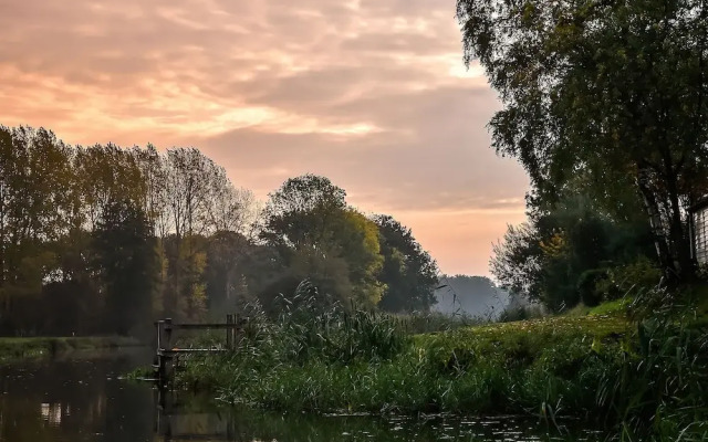 Designed Chalet With Dishwasher, Near Water