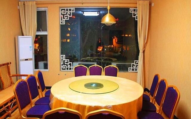 Nanning Hawks Holiday Hotel
