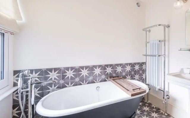 Dragon Court - 3 Beds Office Terrace Garden