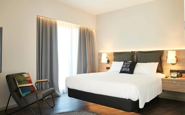Moxy Patra Marina