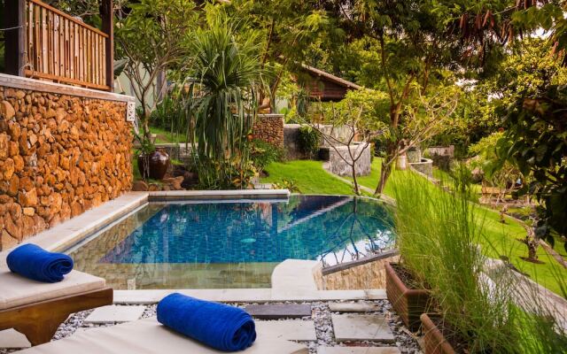 Aquamarine Beach Villas
