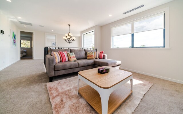 Greenlane Premium 4 Bdrm Vacation Home