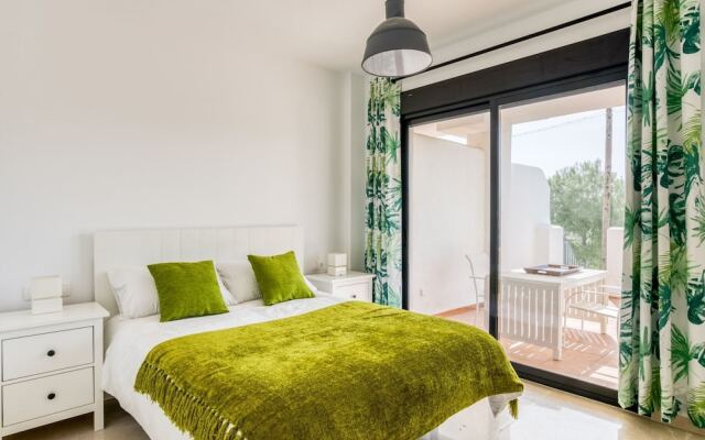Suave Apartment in Casares Costa With Swimming Pool